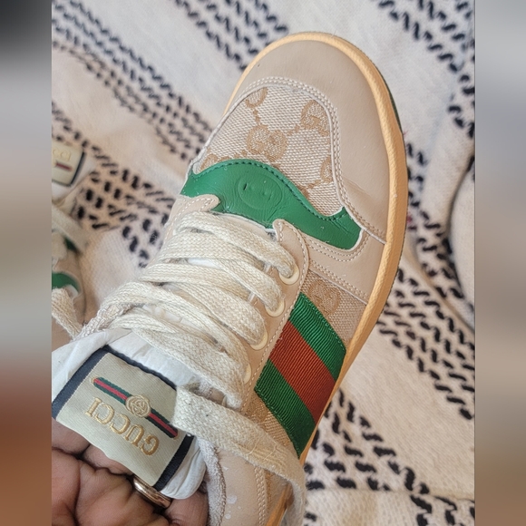 COPY - Beautiful pre-owned Gucci in good condition. Missing a GG stone on one f… - Picture 7 of 13